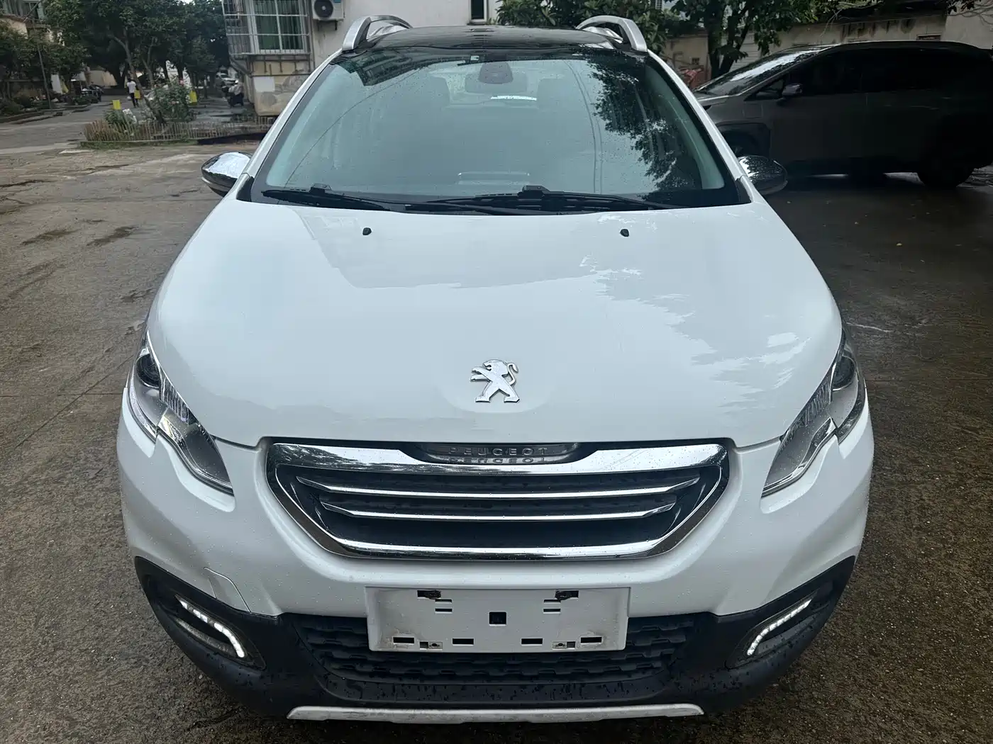 Peugeot 2008 2014 1.6L Automatic Navigation Edition фото 3