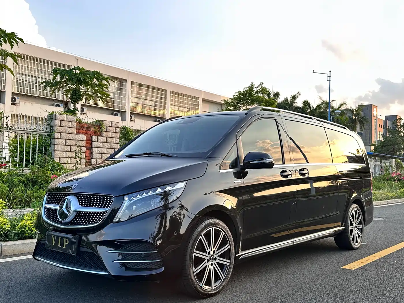 Mercedes-Benz V-Class 2022 V 260 L Long Wheelbase Luxury Edition фото 2