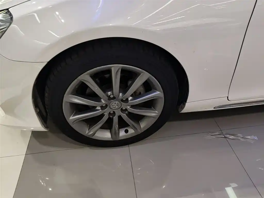 Toyota Reiz 2013 2.5V Premium Edition фото 23
