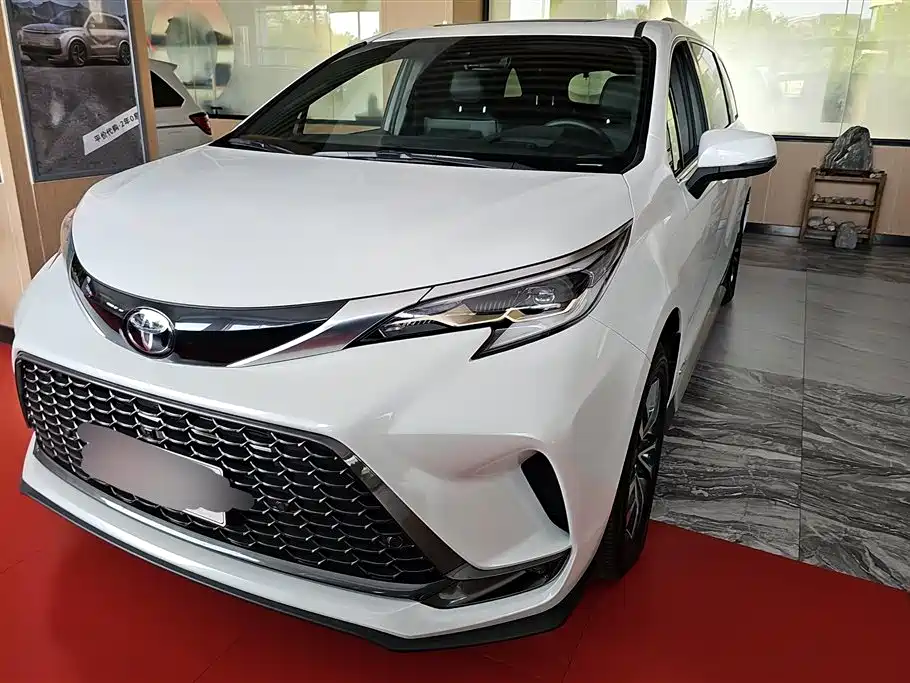Toyota Granvia 2024 2.5L Hybrid Premium PLUS 4WD Edition фото 2