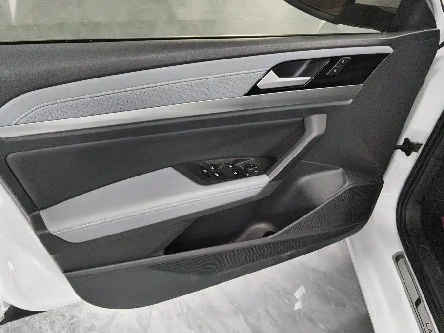 Фото 7 - Volkswagen Lavida