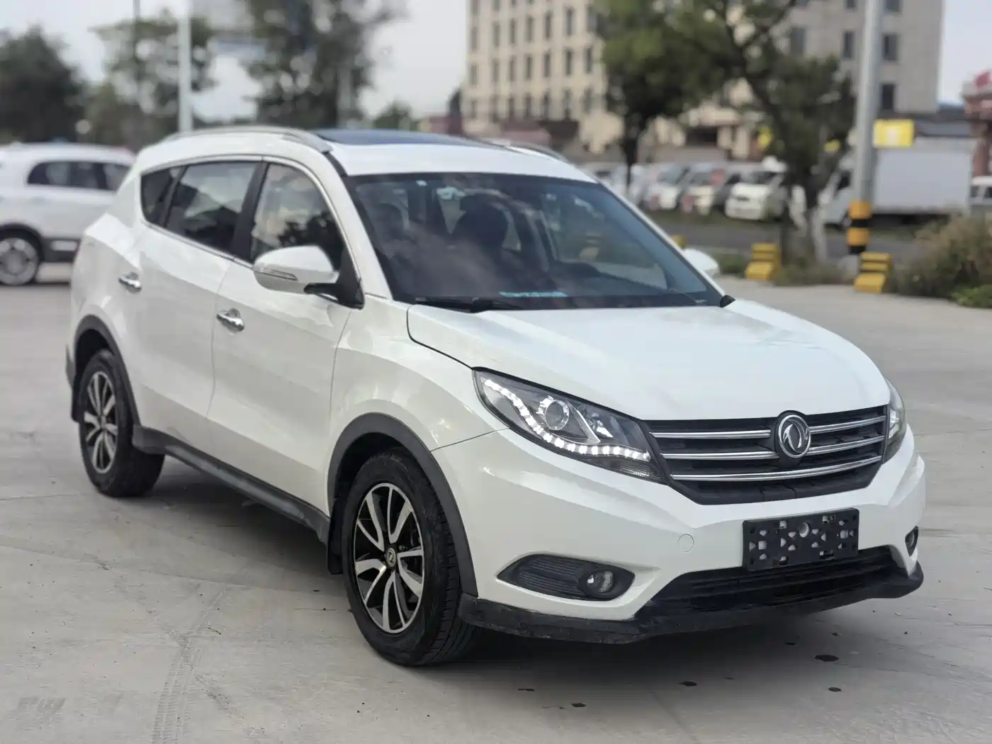 Dongfeng Fengguang Fengguang 580 2016 2016 Model 1.5T Manual Comfort Version