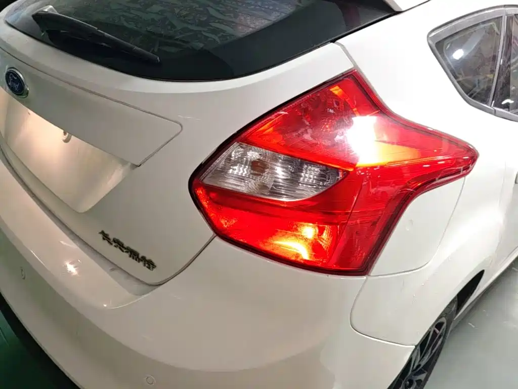 Фото 8 - Ford Focus