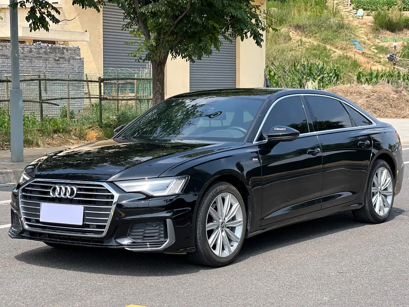 Фото 1 - Audi A6L