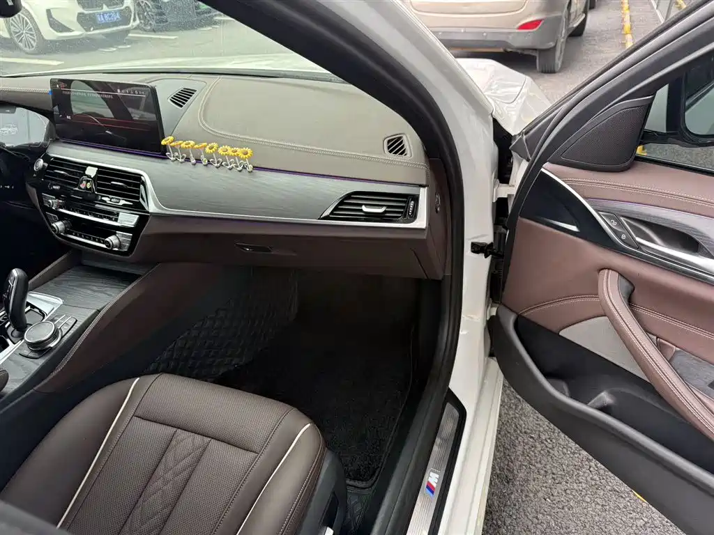 BMW 5 Series 2023 530Li Leading M Sport Package фото 6