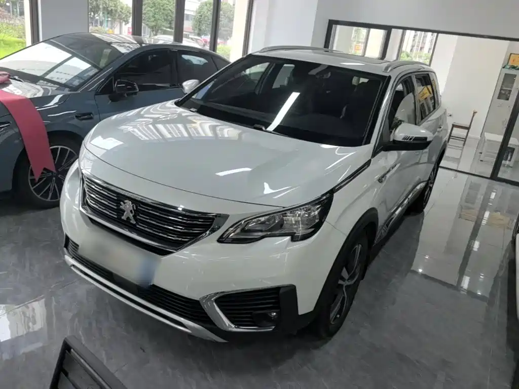 Фото 1 - Peugeot 5008