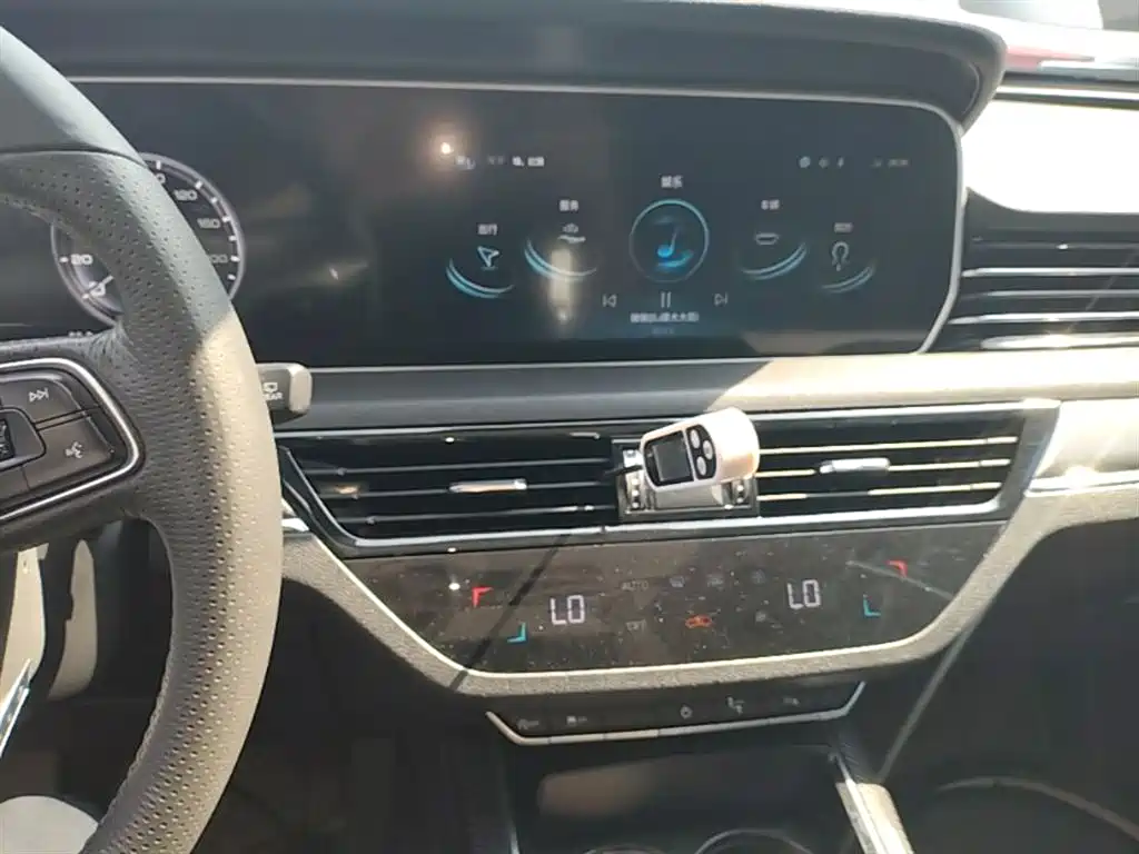 Hongqi HS5 2022 Facelift 2.0T Smart Flag Enjoyment Edition фото 13