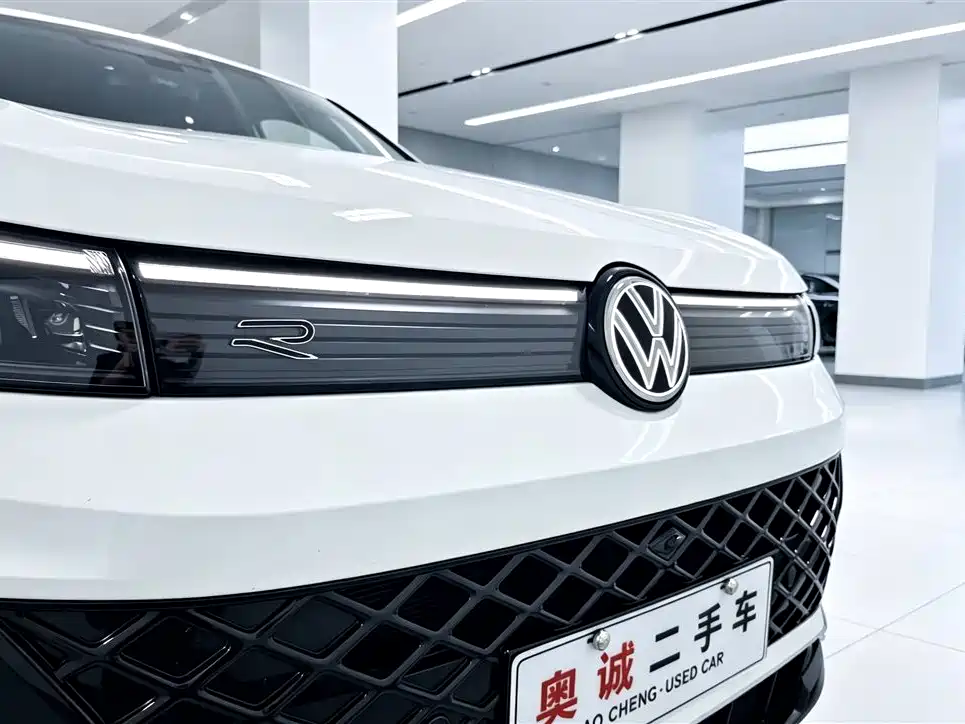 صورة 24 - Volkswagen Tiguan L