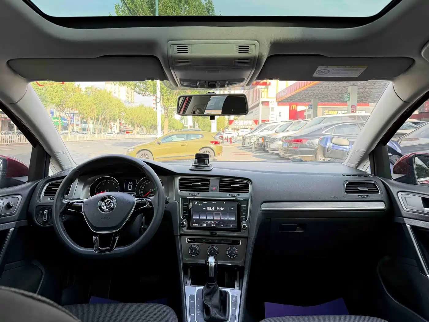 Volkswagen Golf 2015 1.6L Automatic Comfort фото 5