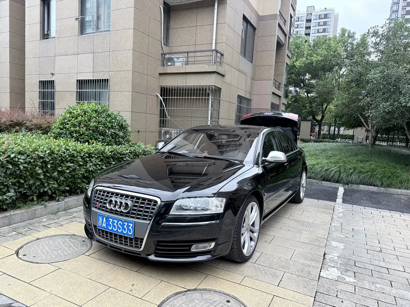Audi S8 2010 2009 Audi S8 5.2 FSI quattro