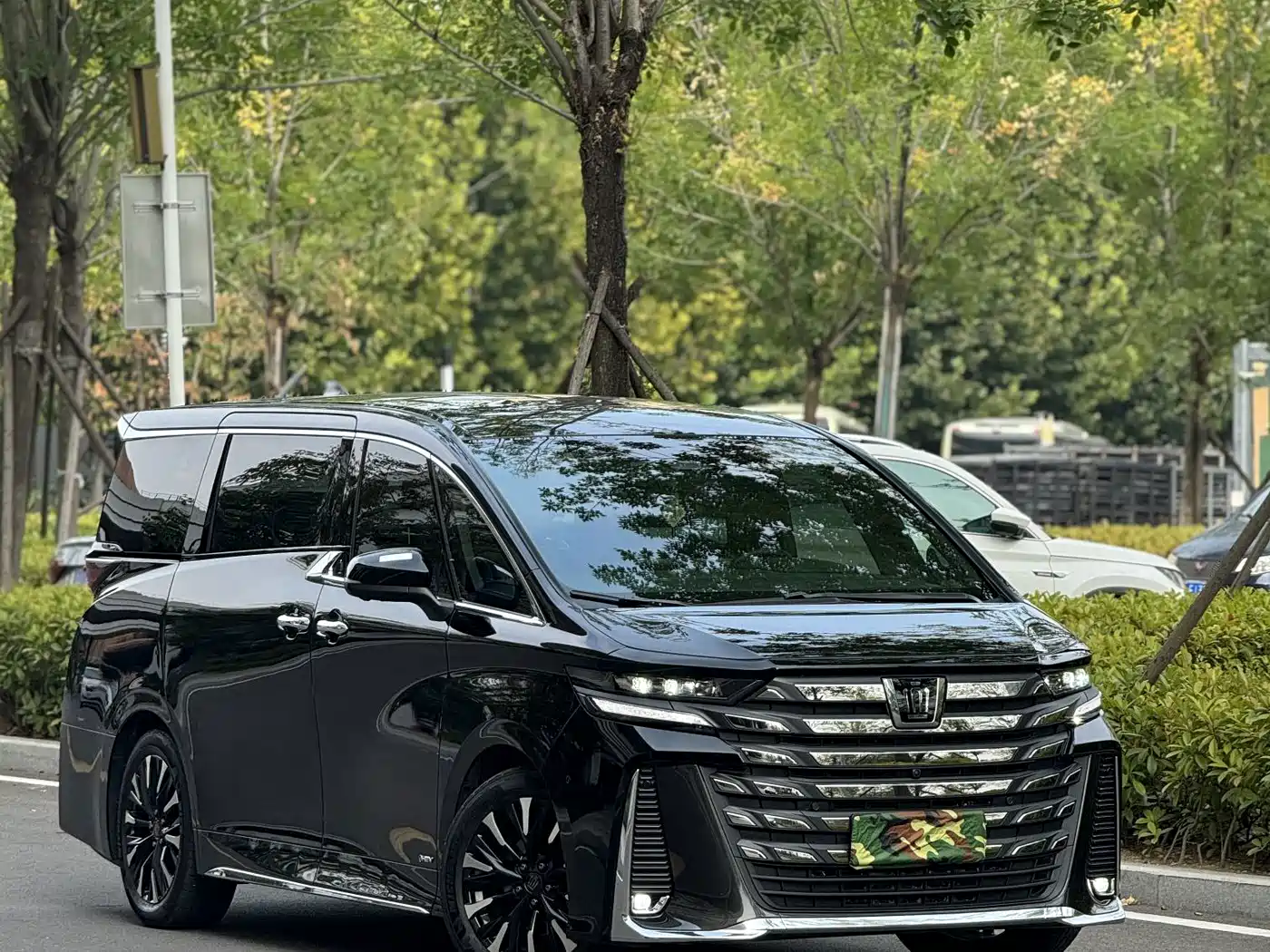 Toyota Vellfire 2023 2024 Crown Hybrid 2.5L Premium Edition