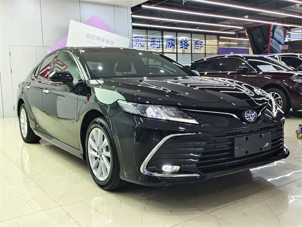 Toyota Camry 2021 Hybrid 2.5HGVP Leading Edition фото 3
