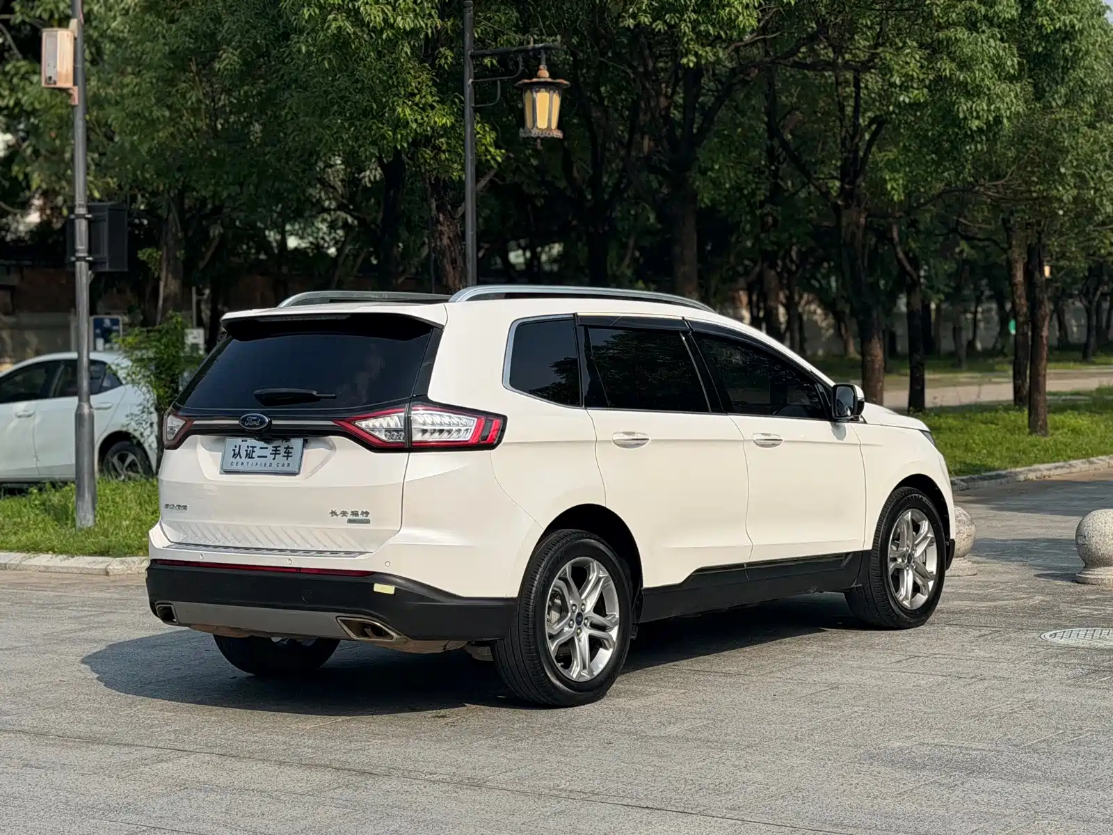 Фото 19 - Ford Edge