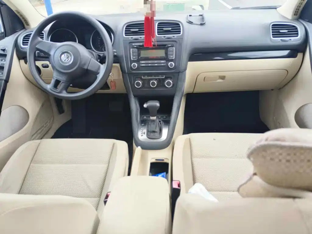 Photo 11 - Volkswagen Golf