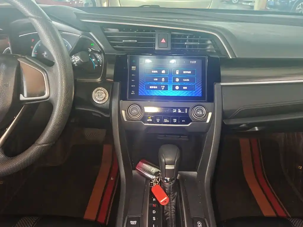 Фото 13 - Honda Civic