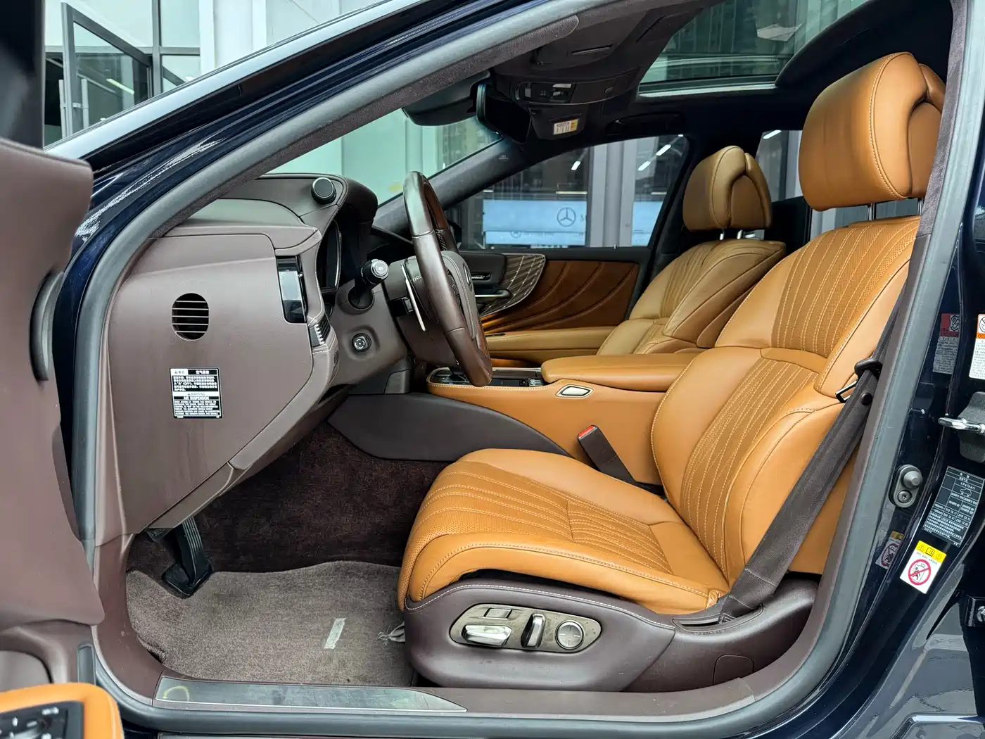 Lexus LS 2018 500h Executive Edition China VI фото 7