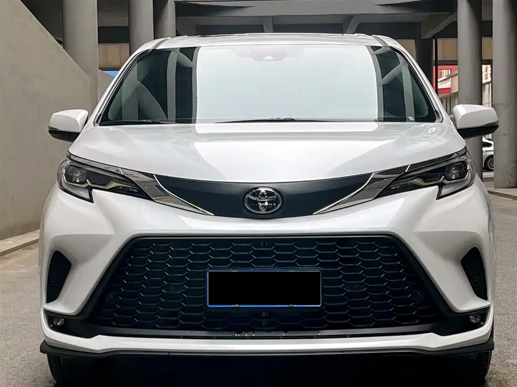 Toyota Granvia 2024 2.5L Hybrid Comfort фото 2