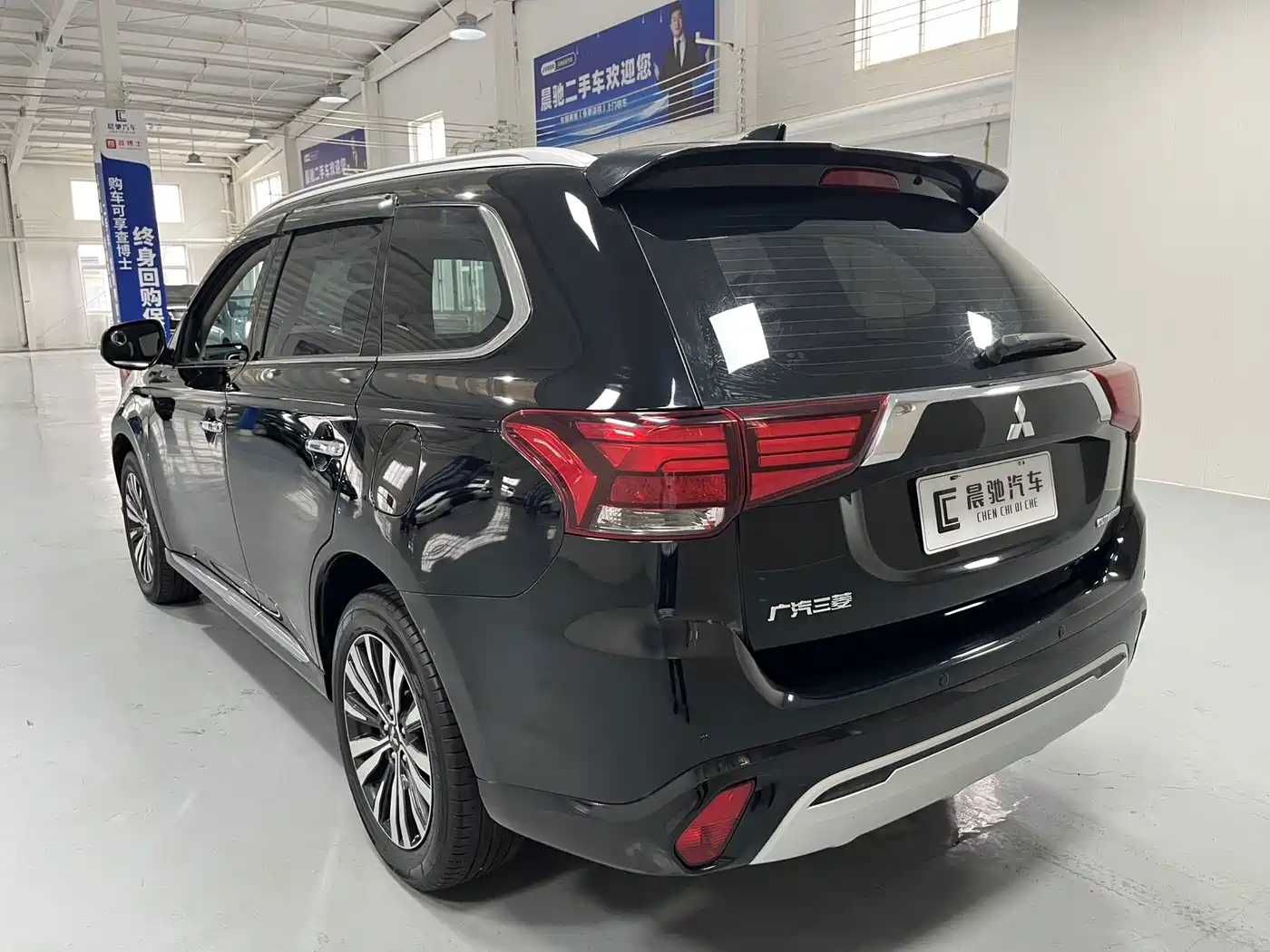 Mitsubishi Outlander 2022 2021 2.4L 4WD Deluxe Edition 7-Seater