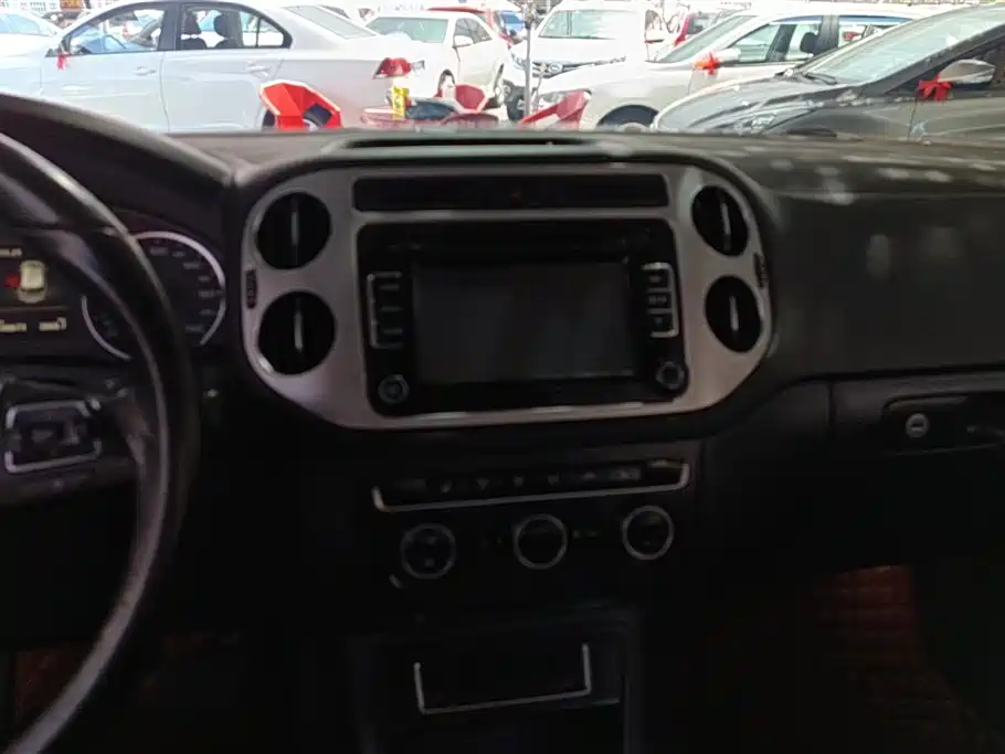 Volkswagen Tiguan 2015 1.8TSI Automatic 4WD Highline фото 13