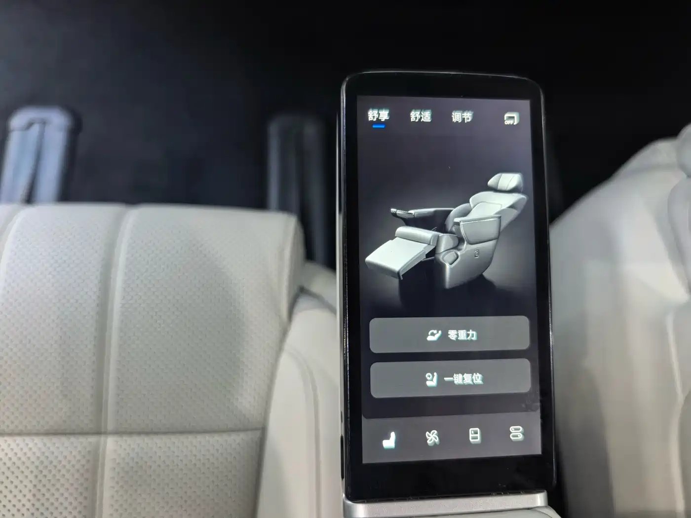 Voyah Auto Voyah Dreamer 2025 PHEV AWD Flagship Kunpeng Edition фото 13