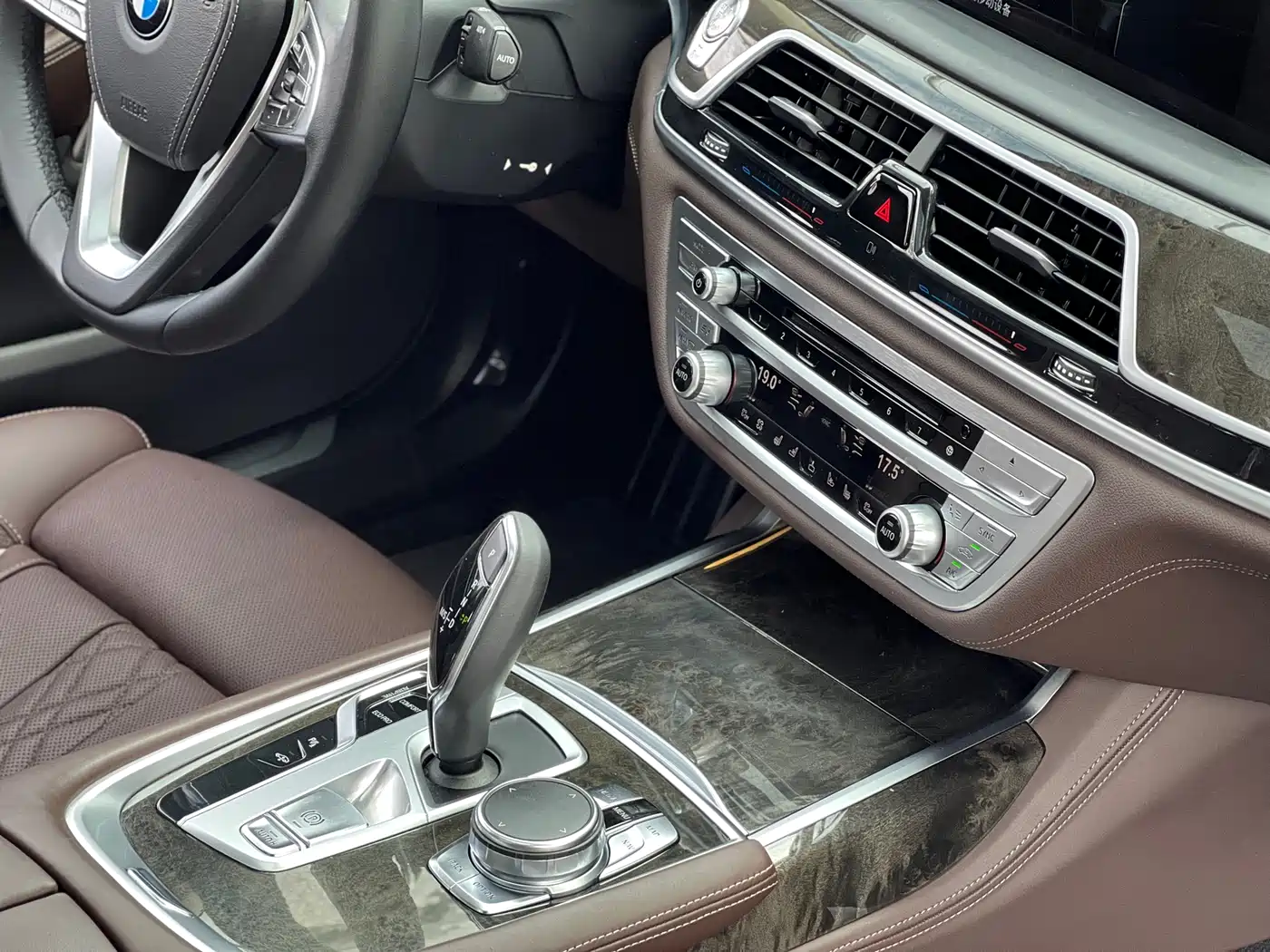 BMW 7 Series 2017 740Li Leading Edition фото 13