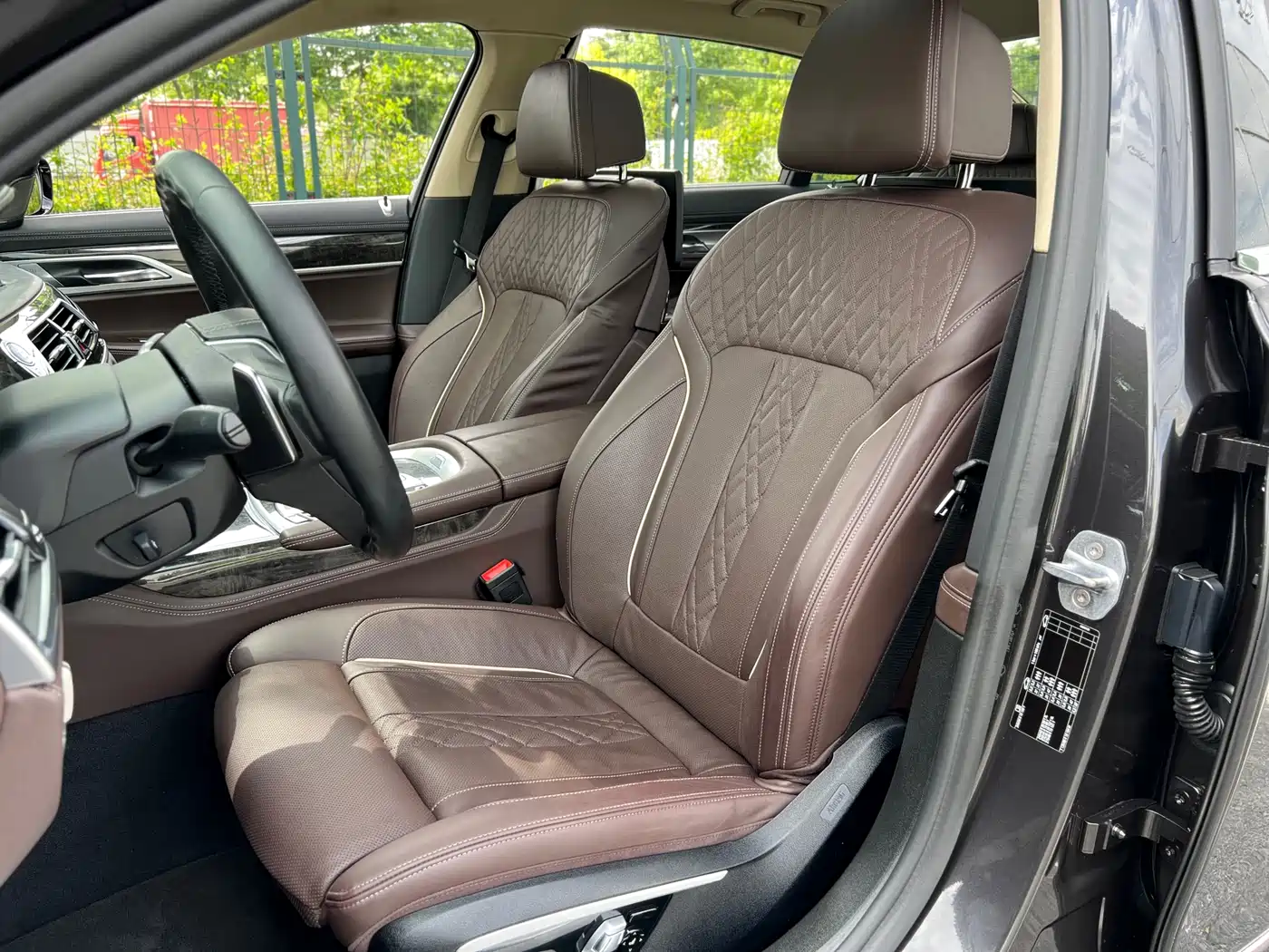 BMW 7 Series 2017 740Li Leading Edition фото 28
