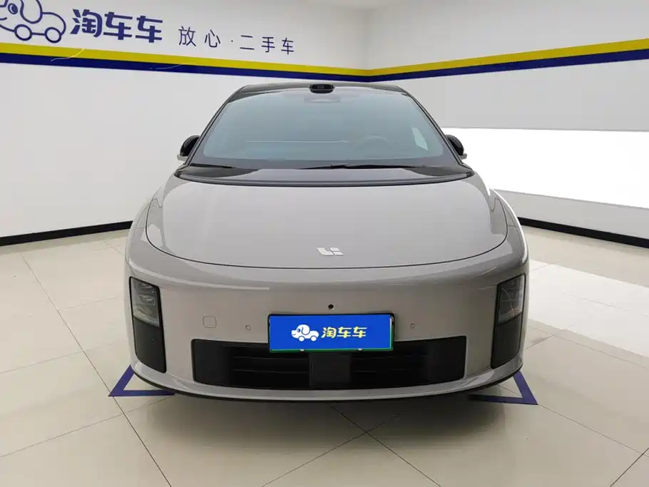 Li Auto i6 2026 2025 4WD Base Model