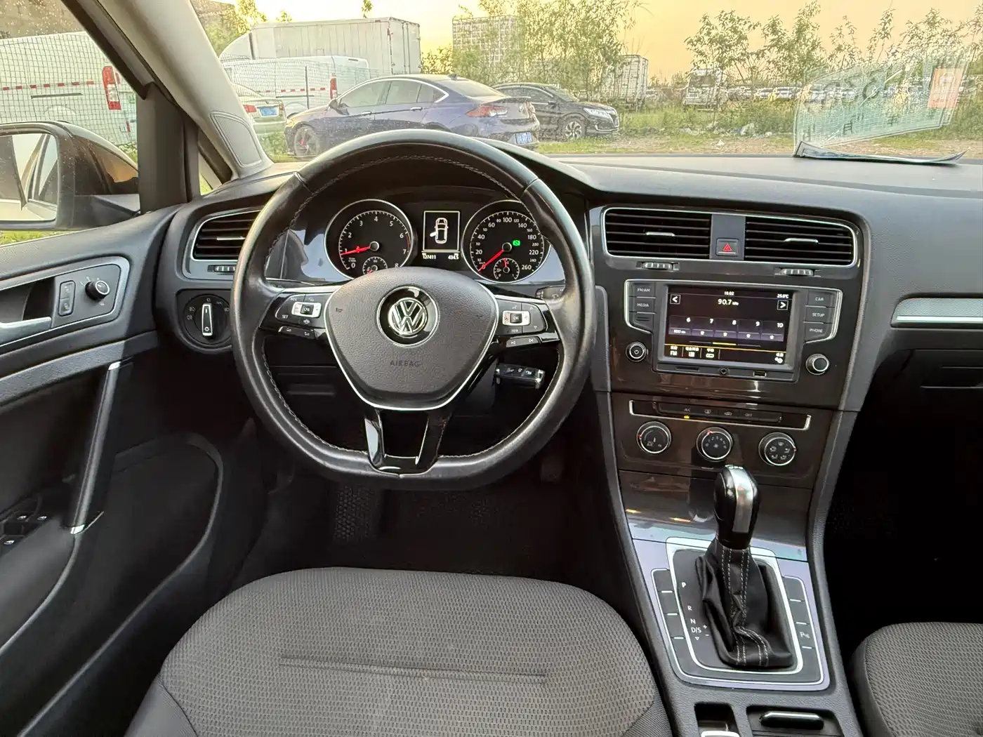Volkswagen Golf 2017 230TSI Auto Comfort Millionth Anniversary Edition фото 4