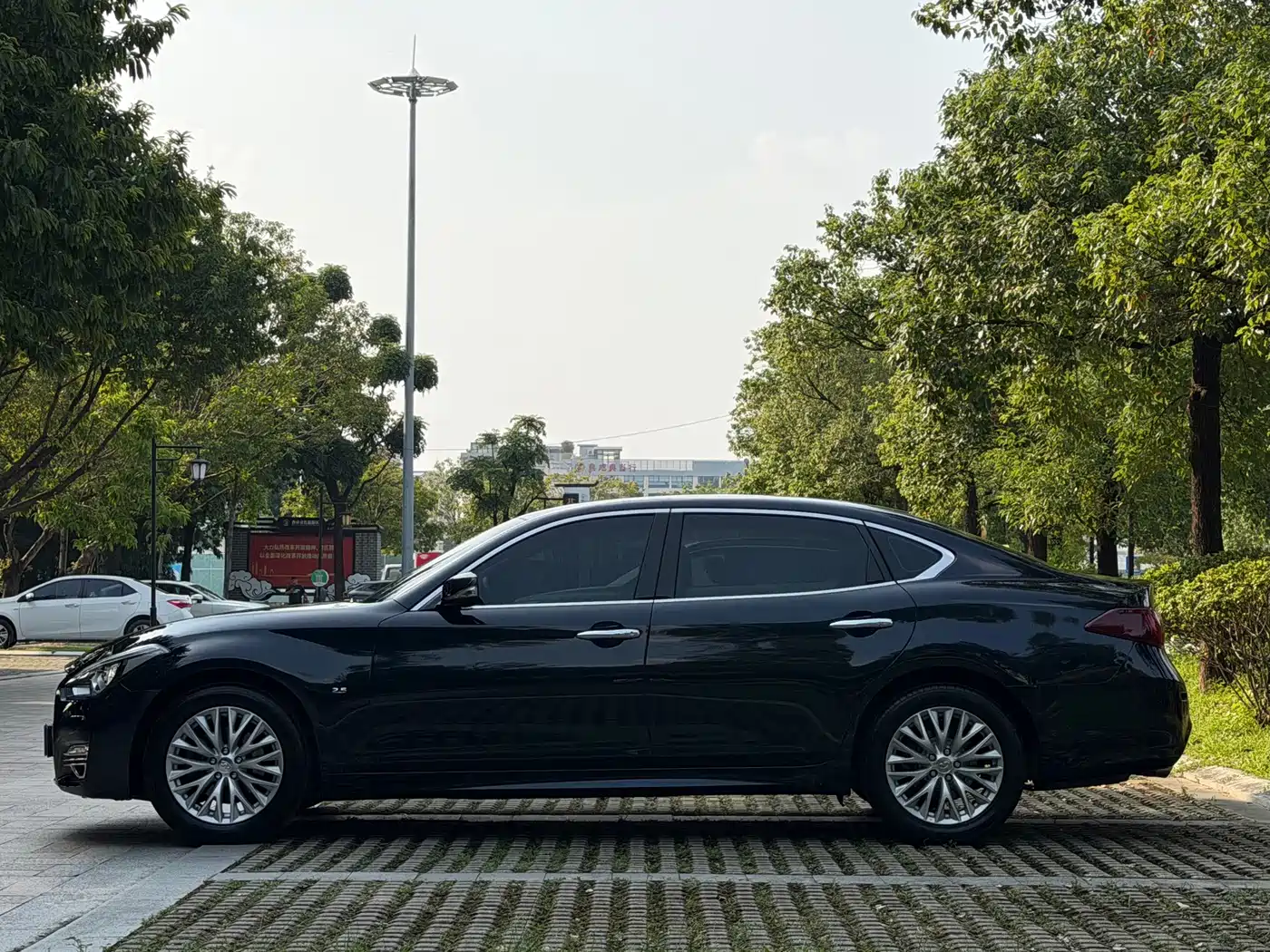 Infiniti Q70 2016 2015 Q70L 2.5L Enjoyment Edition
