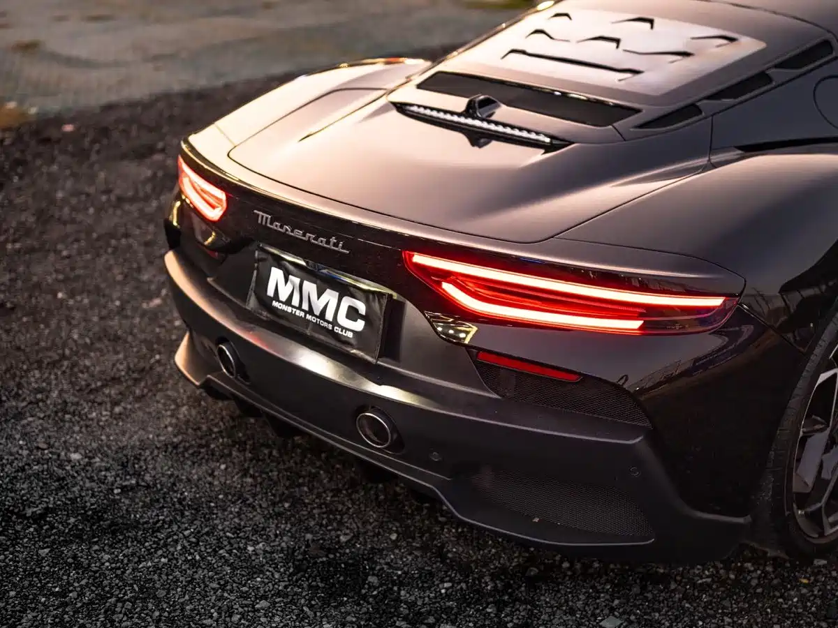 Photo 31 - Maserati MC20