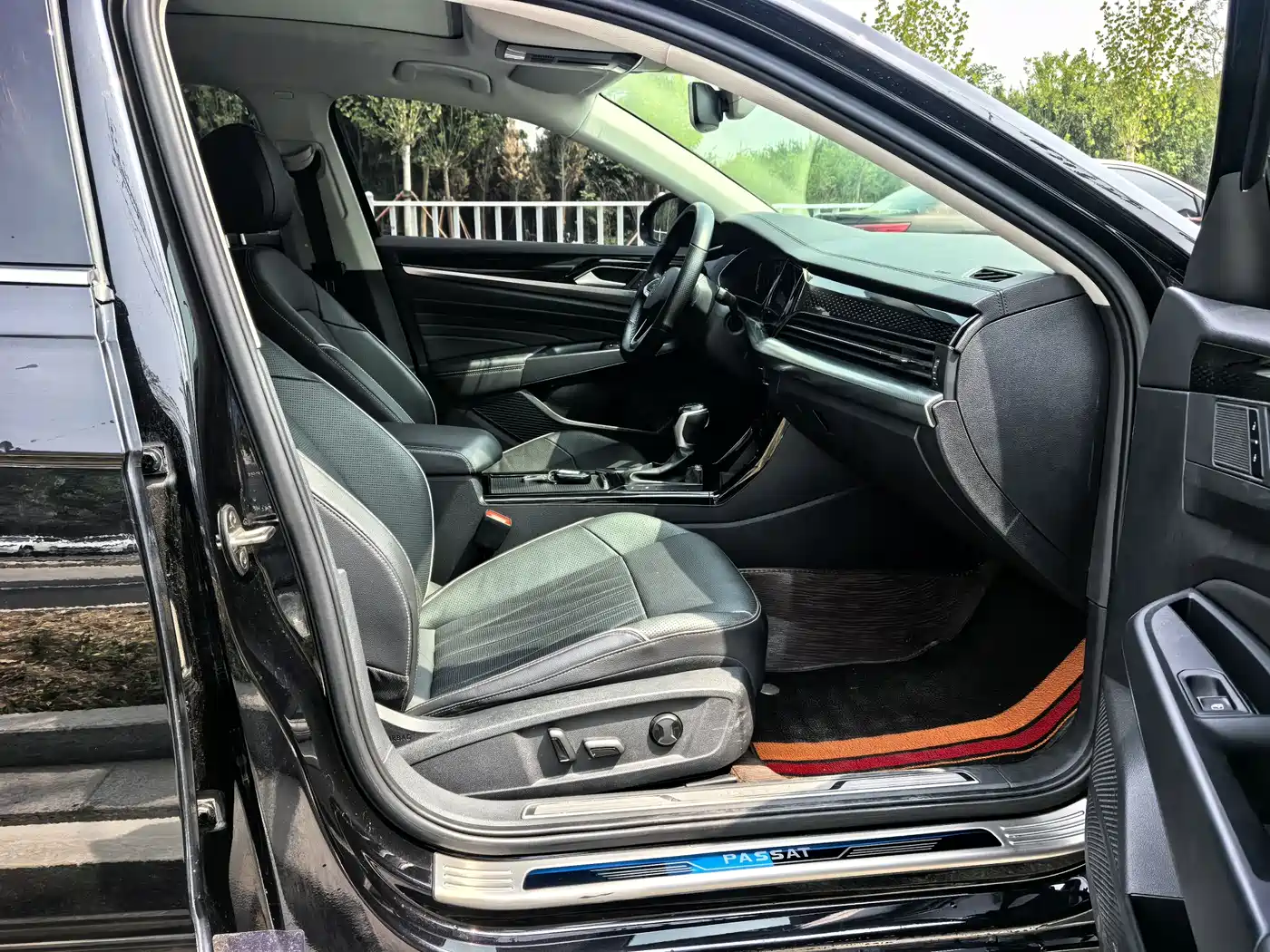 Volkswagen Passat 2022 330TSI Luxury Edition фото 5