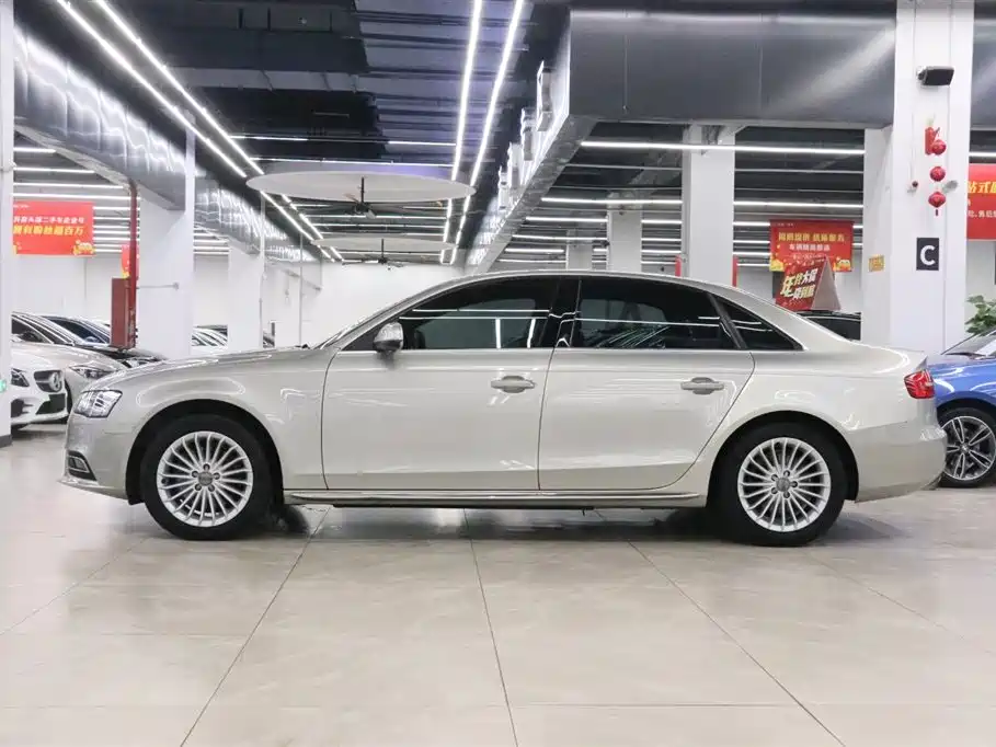 Audi A4L 2016 35 TFSI Automatic Comfort фото 3