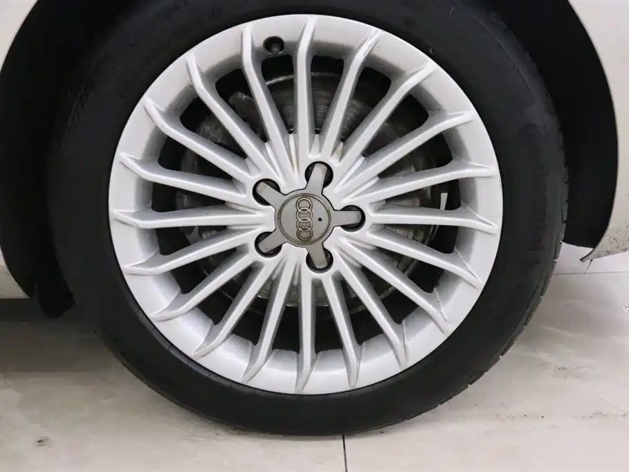 Audi A4L 2016 35 TFSI Automatic Comfort фото 17