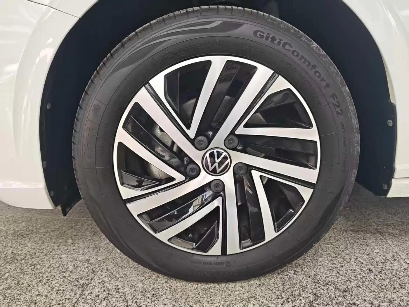 Volkswagen Lavida 2024 Model 300TSI DSG Starlight Leading Edition фото 9