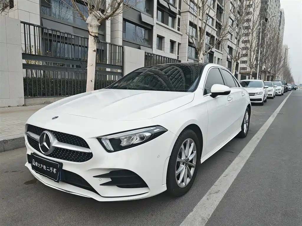 Mercedes-Benz A-Class 2021 A 200 L Sport Sedan Fashion Edition фото 2