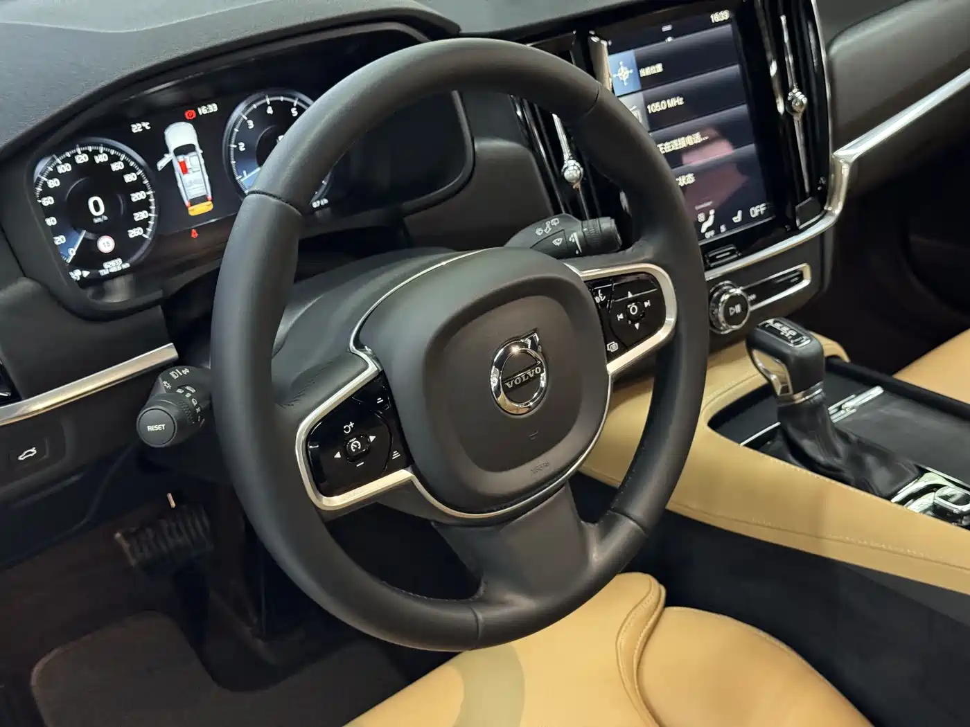 Фото 18 - Volvo V90