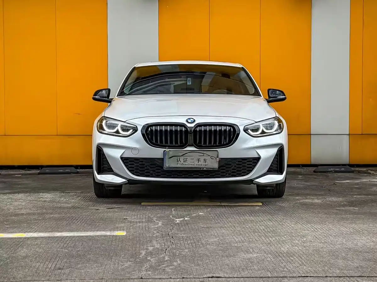 BMW 1 Series 2021 125i M Sport Black Night Edition фото 2