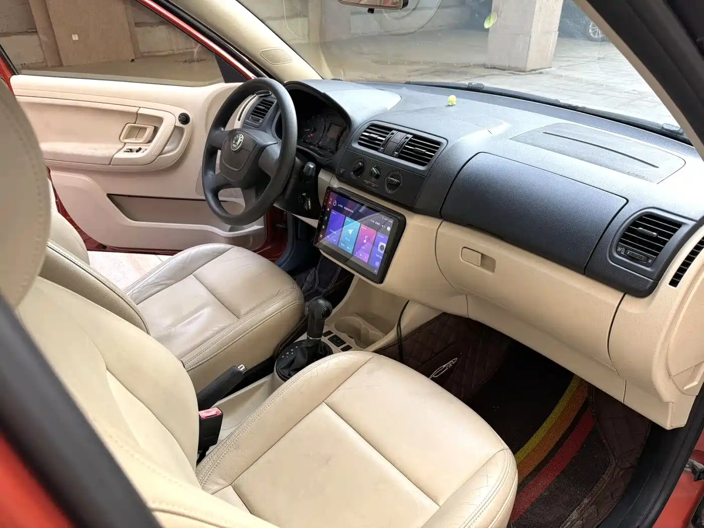 Škoda Fabia 2012 1.4L Automatic Crystal Edition фото 5