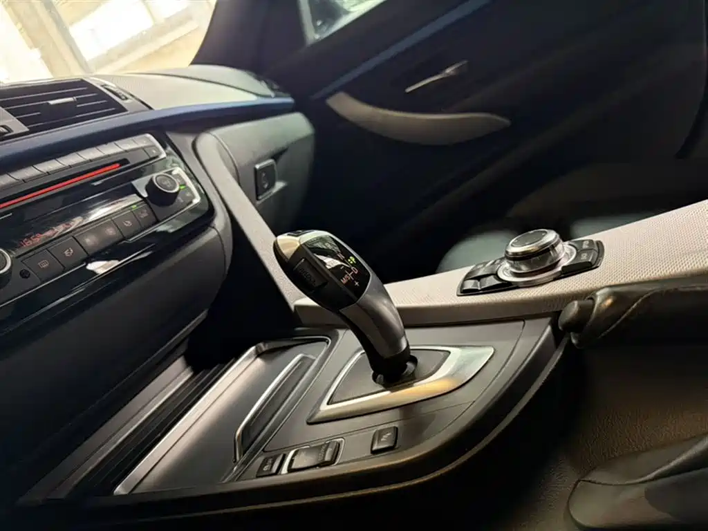 BMW 3 Series GT 2017 320i M Sport фото 7