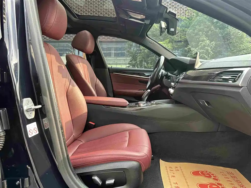 Photo 6 - BMW 5 Series