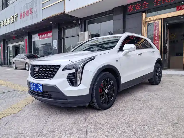 CADILLAC XT4