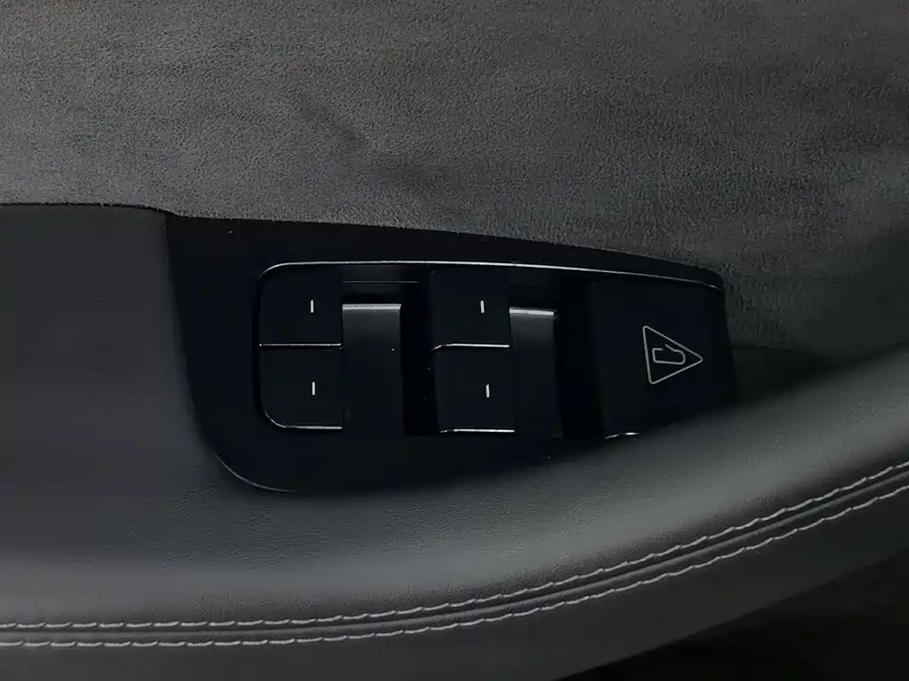 Tesla Model Y L 2025 2025 Facelift Long Range AWD