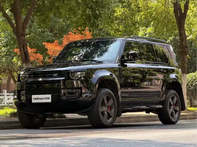 Land Rover Defender 2025