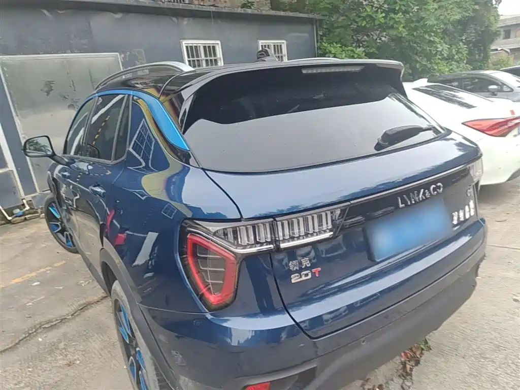 Lynk & Co 01 2017 2.0T 2WD Pro Shine Edition фото 5
