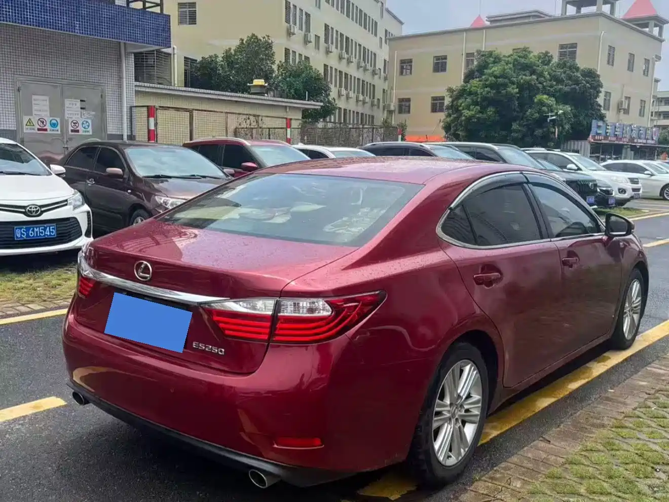 Фото 2 - Lexus ES