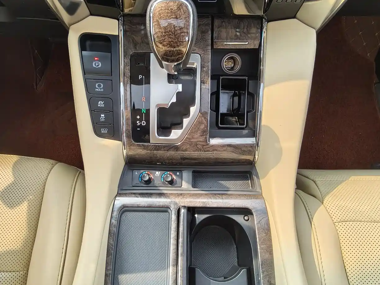 Toyota Alphard 2019 Hybrid 2.5L Premium Edition фото 10