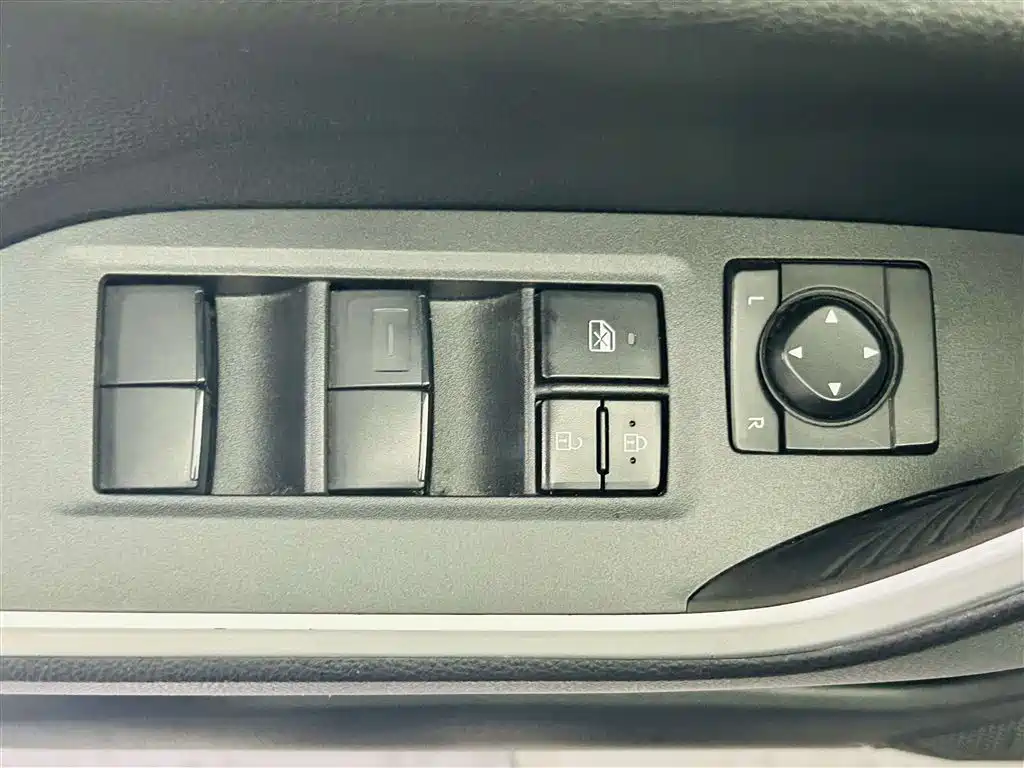 Toyota Wildlander 2021 2.0L CVT 2WD Luxury Edition фото 18