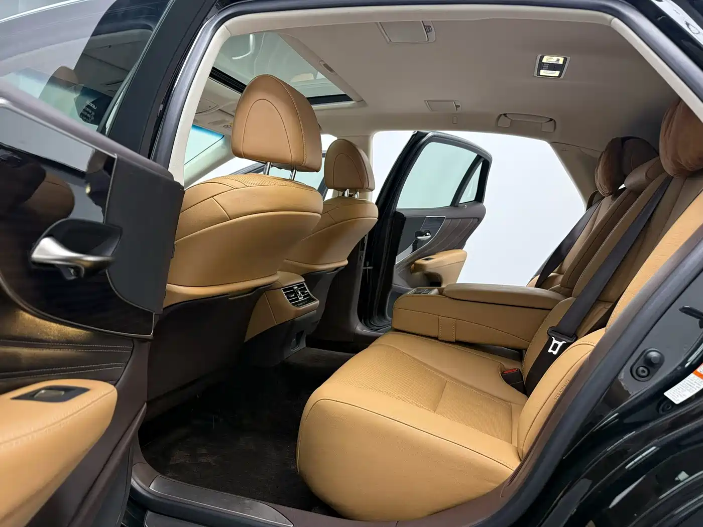 Фото 4 - Lexus LS