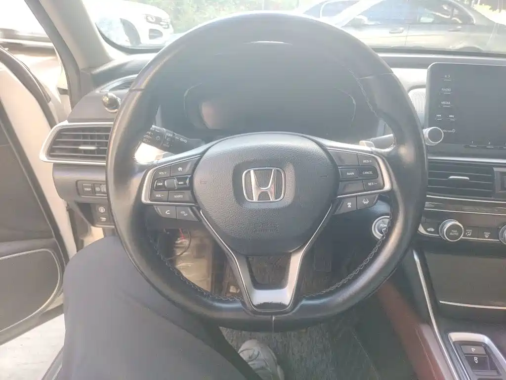 Фото 11 - Honda Inspire