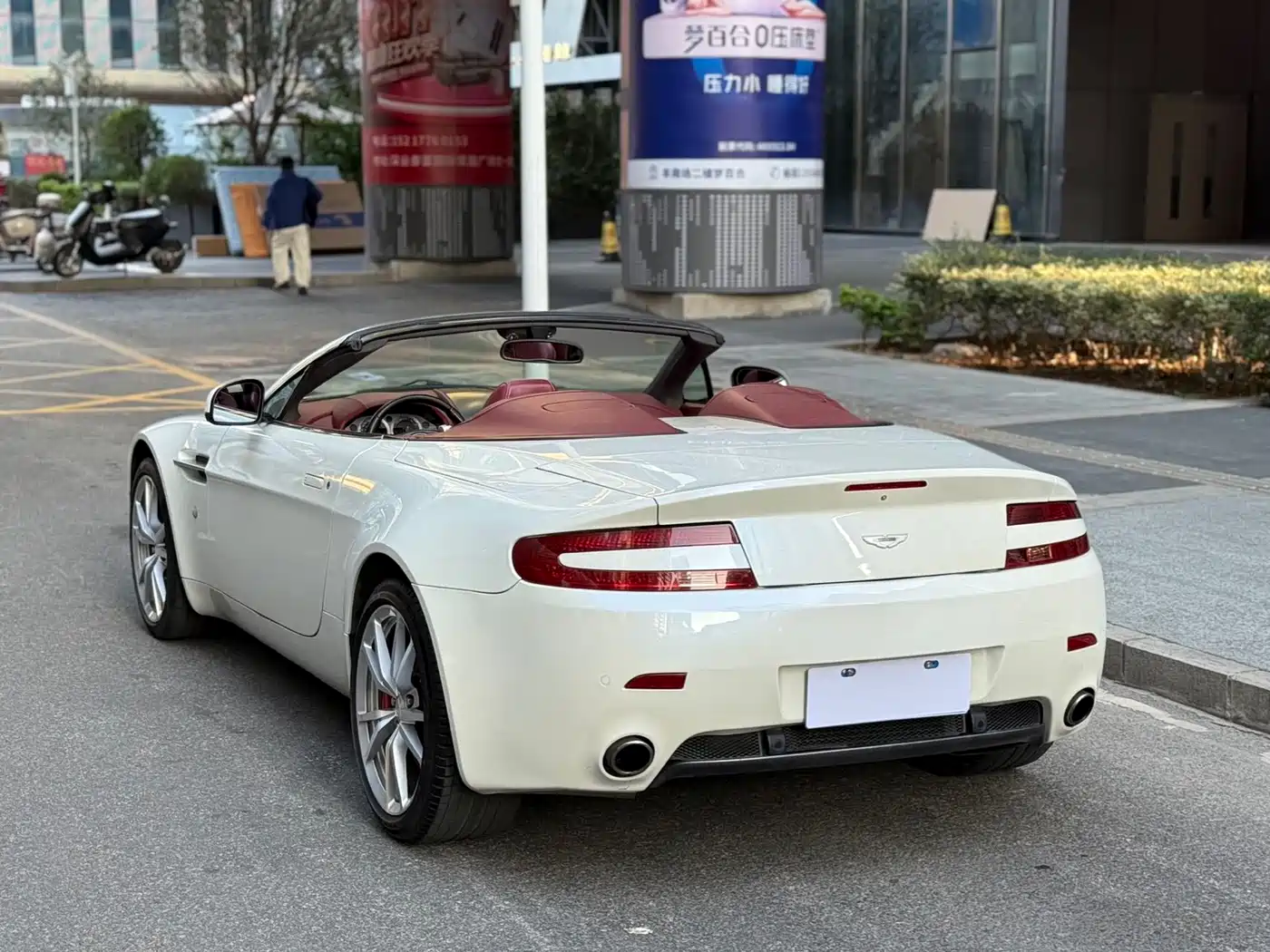 Aston Martin V8 Vantage 2011 2011 4.7L Sportshift Roadster